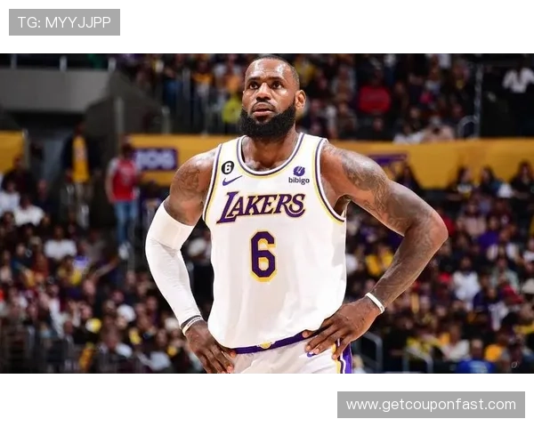 詹姆斯复出助湖人逆袭勇士 赛季前景引发球迷热议